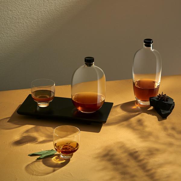 Malt Whisky Bottle Tall with Wooden Tray