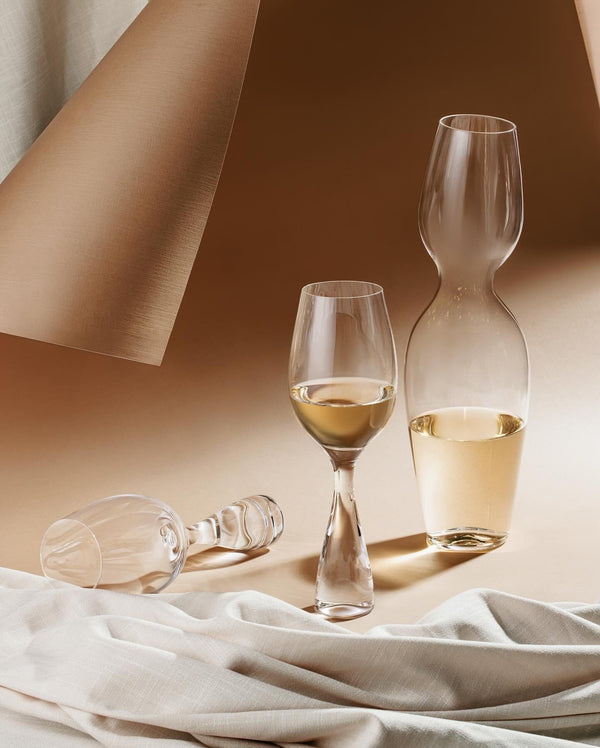 THE WINE CONNOISSEUR